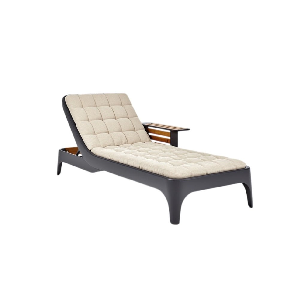 **Chaise longue moderne avec rembourrage beige et structure en bois**
